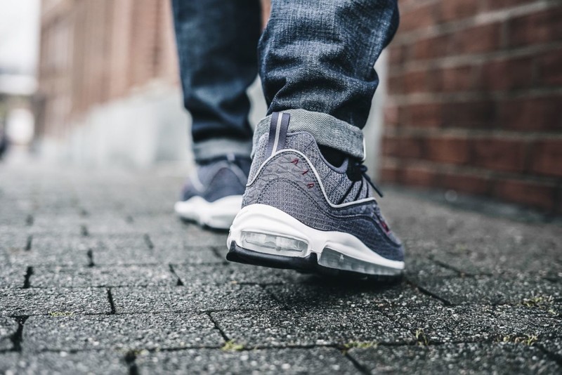 Air max 98 2024 thunder blue on feet